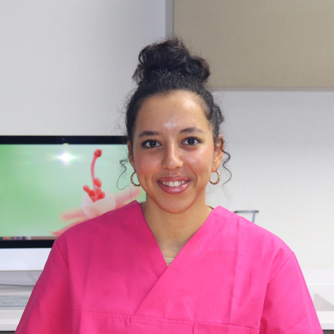 Claudia Mendes est hygiéniste dentaire à Bulle, elle pratique les détartrages et les blanchiment dentaire