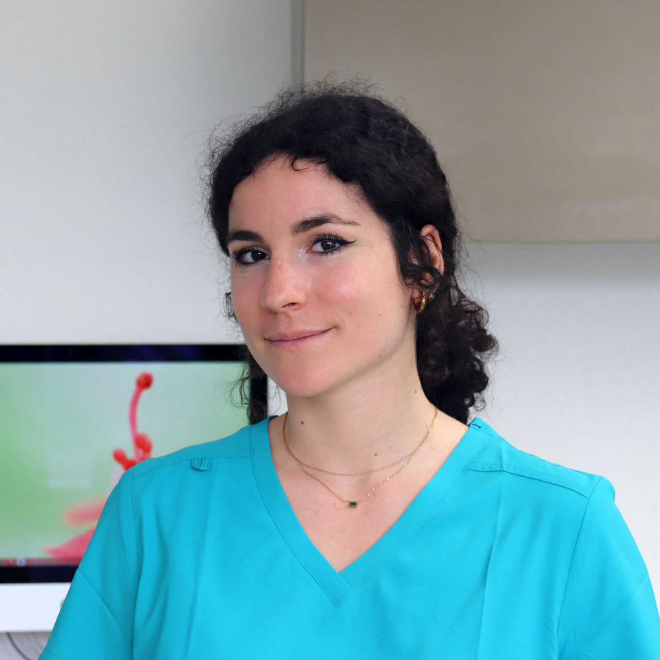 La Dr Chloé Hinschberger à Bulle est une médecin dentiste prenant les nouveaux patients et les urgences.