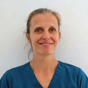 La Dr Charlotte Gazur à Bulle est une médecin-dentiste prenant les nouveaux patients, enfant et adulte ainsi que les urgences. Elle est spécialisée en hypnose dentaire et les soins esthétiques tel que les couronnes, facette dentaires.