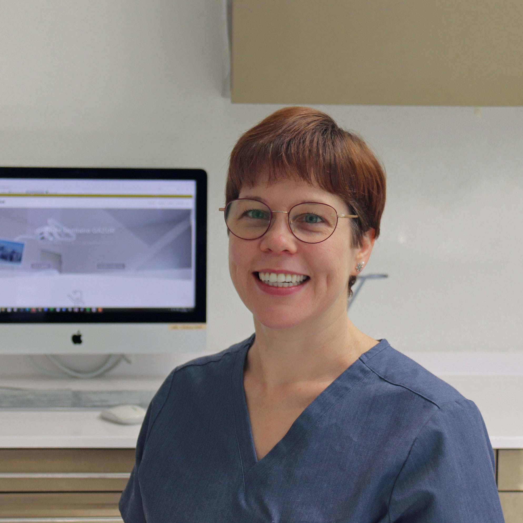 Claudia Mendes est hygiéniste dentaire à Bulle, elle pratique les détartrages et les blanchiment dentaire