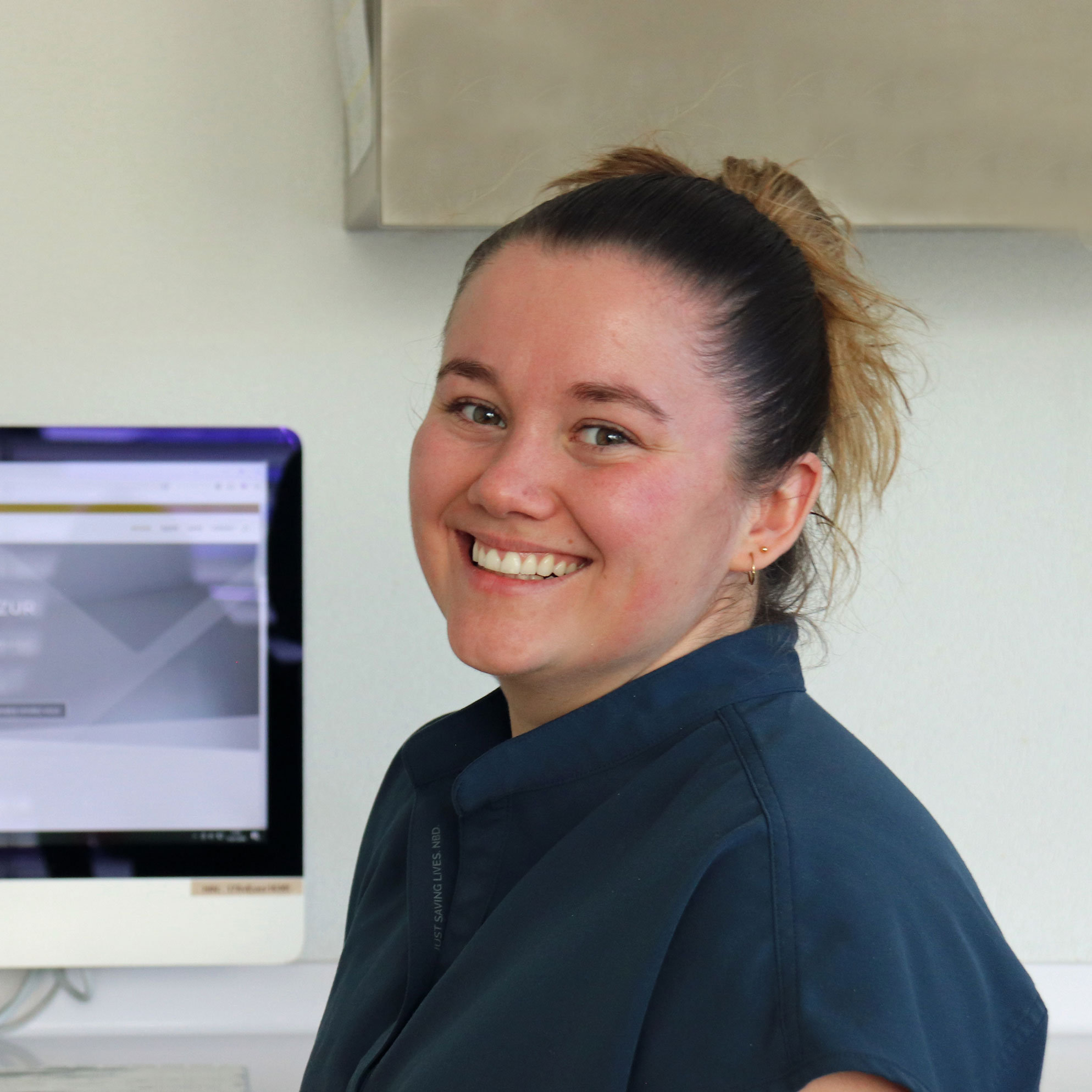 Claudia Mendes est hygiéniste dentaire à Bulle, elle pratique les détartrages et les blanchiment dentaire